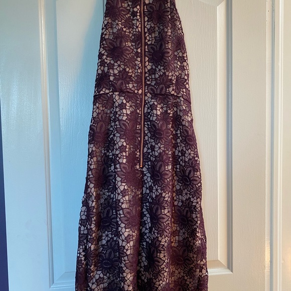 Deep purple lace dress with opening in the front. Excellent condition! - Picture 3 of 3